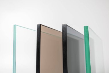 Sayfa boyutuna kesme temperli açık float cam paneller üretim fabrikası