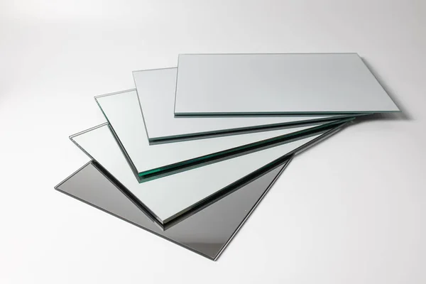 Lamiere di fabbrica produzione temperato pannelli di vetro float trasparente tagliati a misura — Foto Stock