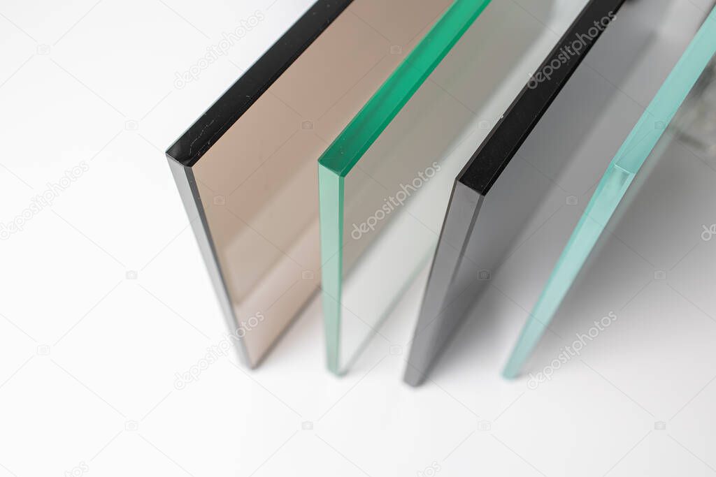 Sheets of Factory manufacturing tempered clear float glass panels cut to size