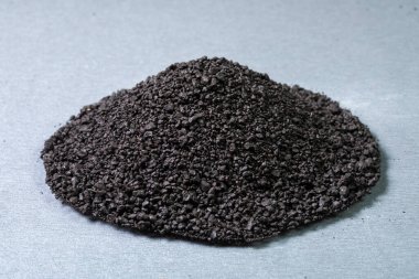 İşlenmiş büyük Manganez yığınları zengin maden cevheri Manganez madenciliği ve işleme