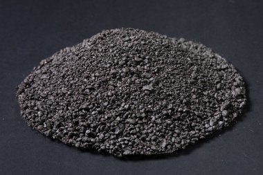 İşlenmiş büyük Manganez yığınları zengin maden cevheri Manganez madenciliği ve işleme