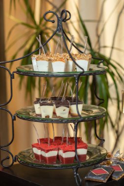 Çikolatalı ve vanilyalı Panna Cotta.