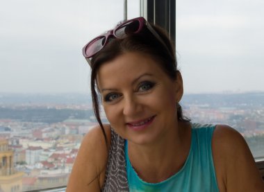 gülümseyen güzel kadın