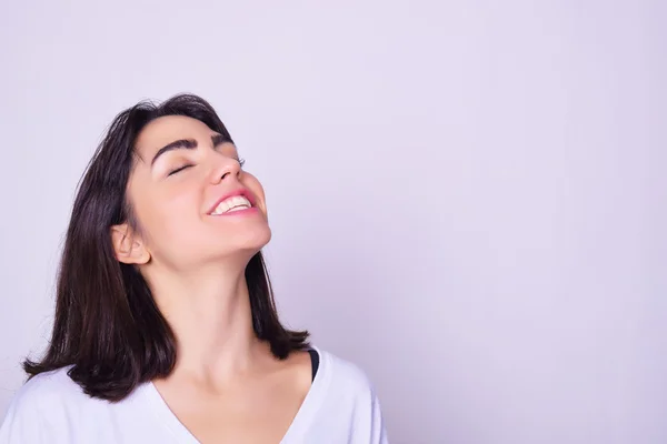 Retrato de cerca de una hermosa joven hispana — Foto de Stock