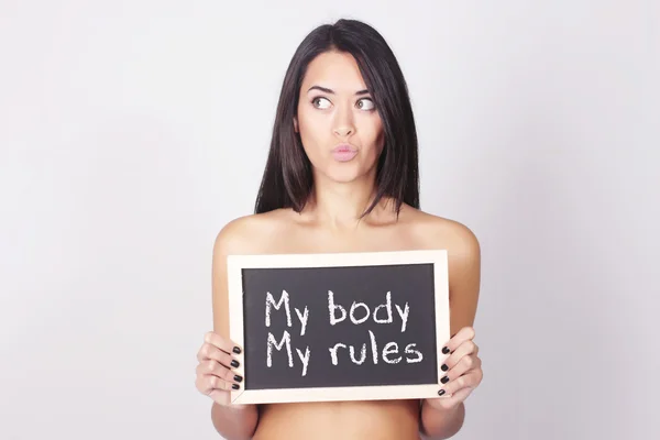 Young woman holding chalkboard saying My body, My rules — Stock Photo, Image