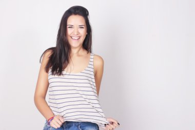 Beyaz arka plan üzerinde izole kaygısız kadın portresi