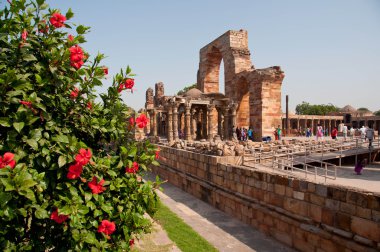 mimari karmaşık Qutb Minar, Delhi, India