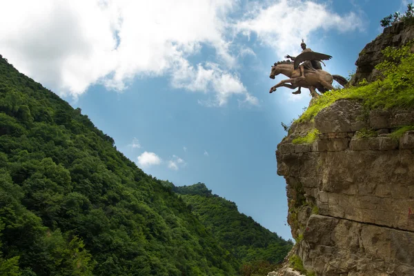 石头俄罗斯高加索山区的骑手 — 图库照片