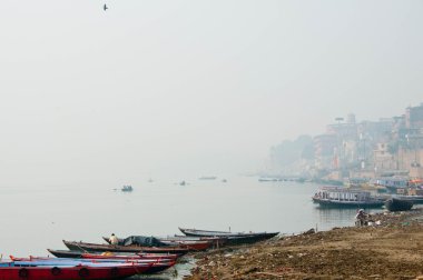 duvar kağıdı, nehir Ganj, Varanasi sisli sabahı