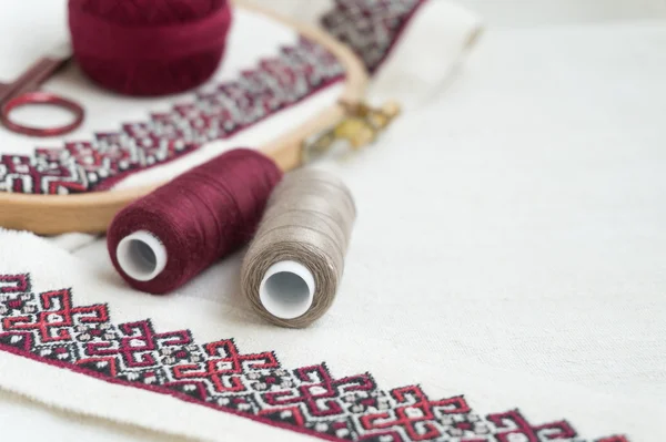 Nakış parçası. İplik, kumaş.