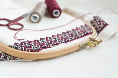 Nakış parçası. İplik, kumaş.