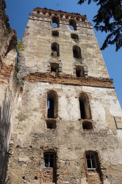 Ortaçağ taş Starokonstantinov kulede