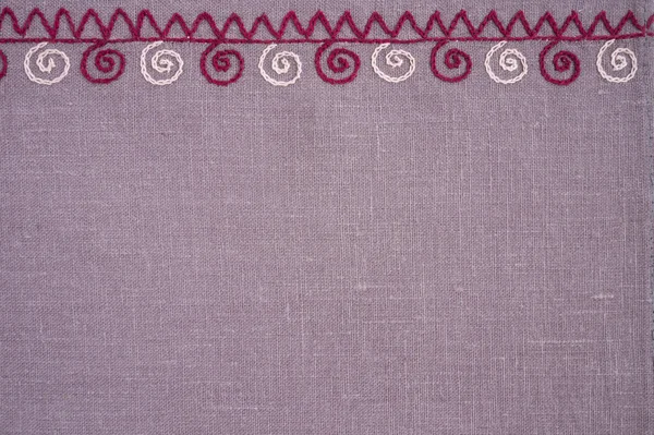 Лляна тканина з ручною вишивкою — стокове фото