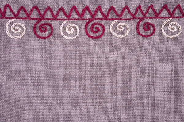 Лляна тканина з ручною вишивкою — стокове фото