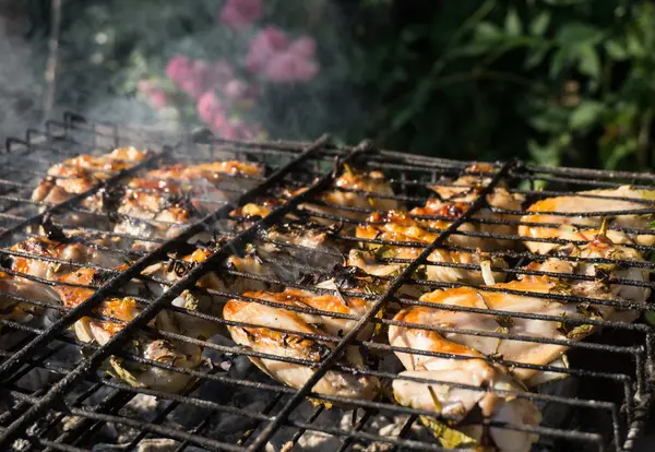 Ali di pollo alla griglia — Foto Stock