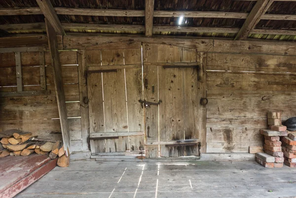 Fragment of ancient Hutsul farmstead grazhda — Stock Photo, Image