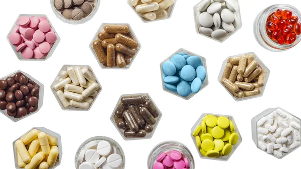 Különböző Orvosi Kapszulák Tabletták Hatszögletű Üvegekben Fehér Alapon Izolálva — Stock Fotó