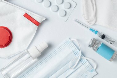 Kapsamlı önleme aşısı, koruyucu maskeler, dezenfektan spreyler, ilaçlar veya vitaminler.