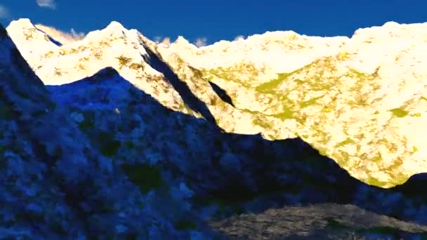 Flyg över bergen toppar, solnedgång, flyg över skogen ett berg — Stockvideo