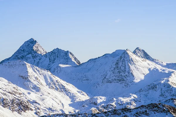 karla kaplı dağ manzaralı panoramik fotoğraf