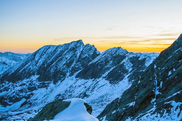 karla kaplı dağ manzaralı panoramik fotoğraf