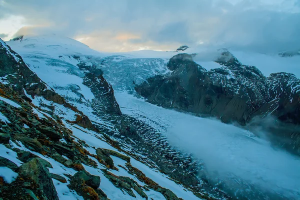 karla kaplı dağ manzaralı panoramik fotoğraf