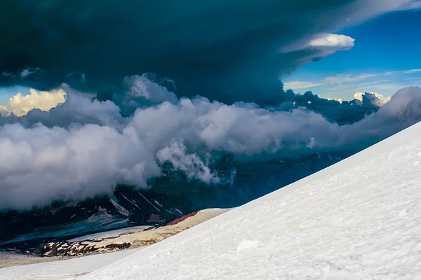 karla kaplı dağ manzaralı panoramik fotoğraf