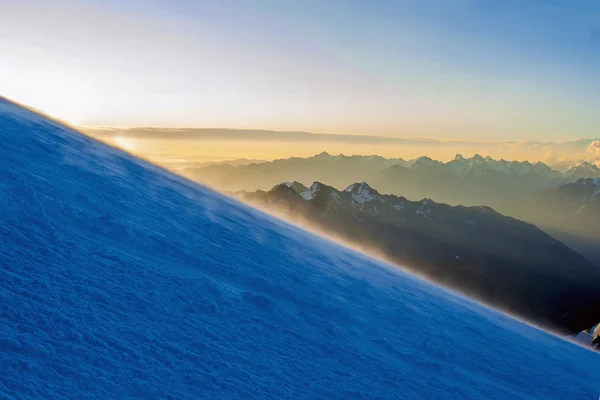 karla kaplı dağ manzaralı panoramik fotoğraf
