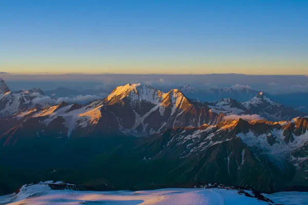 karla kaplı dağ manzaralı panoramik fotoğraf