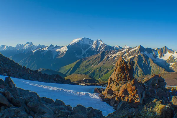 karla kaplı dağ manzaralı panoramik fotoğraf