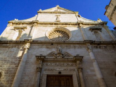 San Domenico Kilisesi (İtalyanca: Chiesa San Domenico con Rosone) Monopoli, Apulia, İtalya