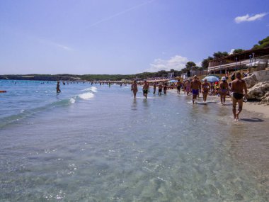 Torre dell 'Orso, İtalya - 6 Ağustos 2021: Sahil manzarası.