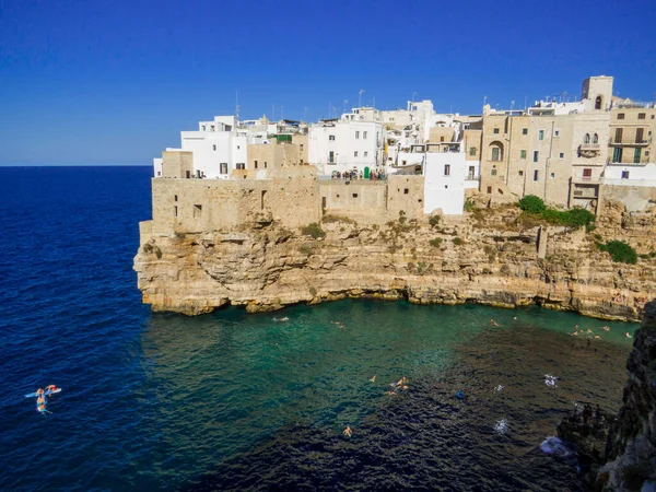 Widok Plażę Stare Miasto Polignano Mare Apulia Włochy — Zdjęcie stockowe