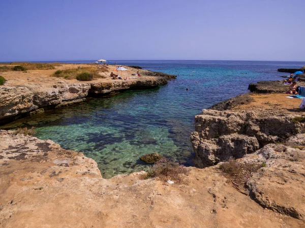 Monopoli Italië Augustus 2021 Zicht Cala Torre Cintola Provincie Bari — Stockfoto