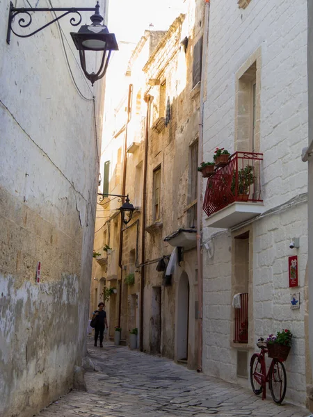 Monopoli Itália Agosto 2021 Rua Pitoresca Cidade Velha — Fotografia de Stock