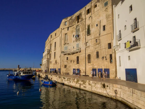 Monopoli Italië Augustus 2021 Uitzicht Haven Oude Stad — Stockfoto