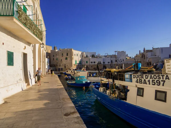 Monopoli Italië Augustus 2021 Uitzicht Haven Oude Stad — Stockfoto