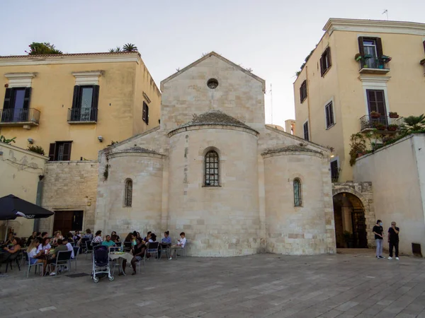 Бари Италия Августа 2021 Года Люди Площади Ферраризе Итальянский Пьяцца — стоковое фото