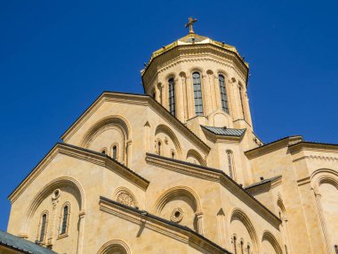 Tiflis, Gürcistan 'ın Kutsal Üçlü Katedrali manzarası