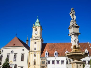 Bratislava, Slovakya 'daki Ana Meydan' daki Eski Belediye Binası manzarası