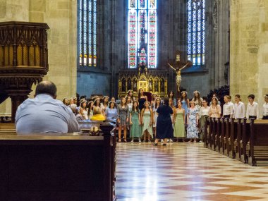Bratislava, Slovakya - 2 Temmuz 2025: En Kutsal Kurtarıcı Kilisesi Korosu.