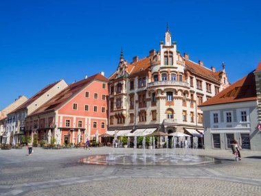 Maribor, Slovenya - 5 Temmuz 2025: Eski kentin Ana Meydanı.