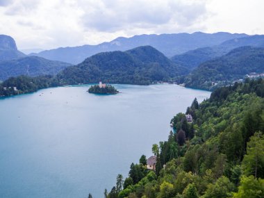 Bled Gölü manzarası. Slovenya, Bled 'de