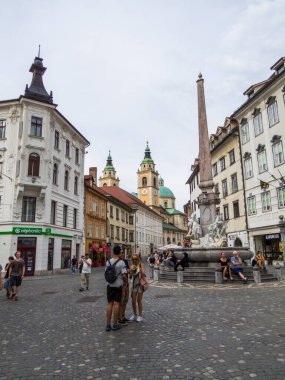 Ljubljana, Slovenya - 6 Temmuz 2025: Şehir Meydanı (Slovence: Mestni Trg).