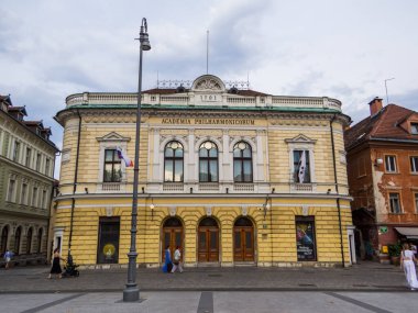 Ljubljana, Slovenya - 6 Temmuz 2025: Kongre Meydanı 'ndaki Slovenya Filarmoni Binası.