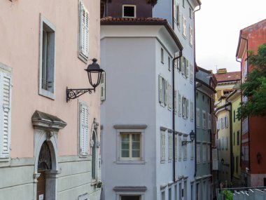 İtalya, Trieste 'deki Arco di Riccardo yakınlarında Picturesque Caddesi.