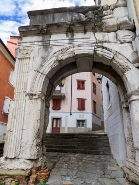 İtalya 'nın Trieste kentindeki Arco di Riccardo manzarası