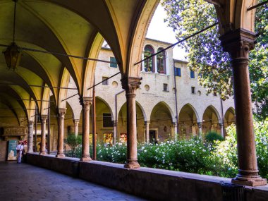 İtalya, Padua 'daki Aziz Anthony Bazilikası' nın avlusuna bakın.