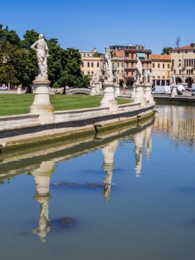 İtalya 'nın Padua kentindeki ünlü Prato della Valle manzarası