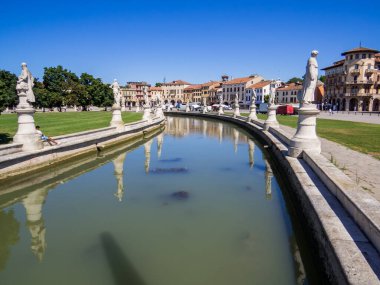 İtalya 'nın Padua kentindeki ünlü Prato della Valle manzarası